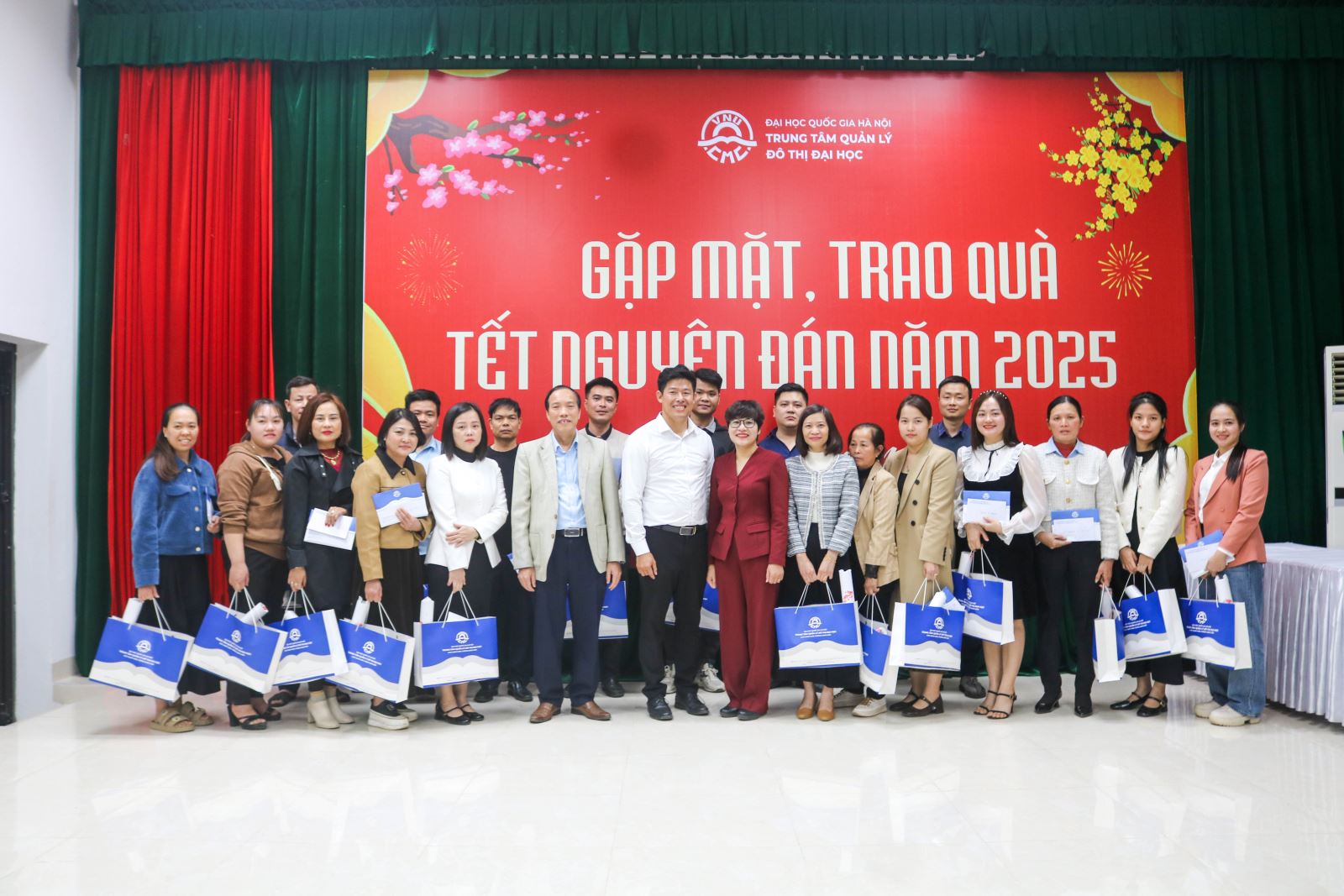 Gặp mặt, trao quà tết 2025 6