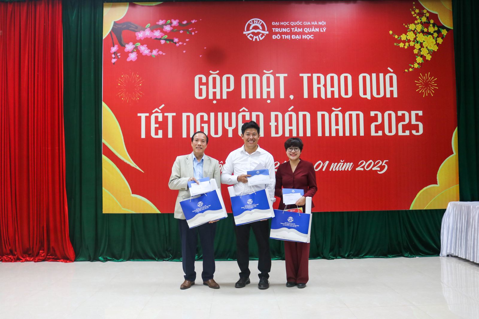 Gặp mặt, trao quà tết 2025 3