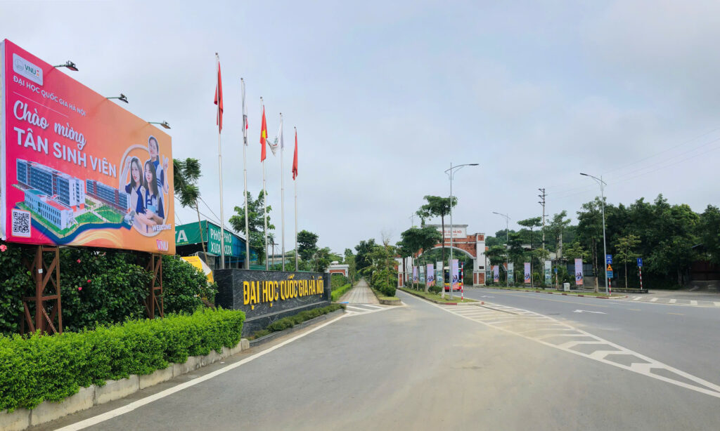 Cổng số 3 tại Khu đô thị ĐHQGHN